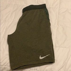 NIKE RUNNING SHORTS ✅